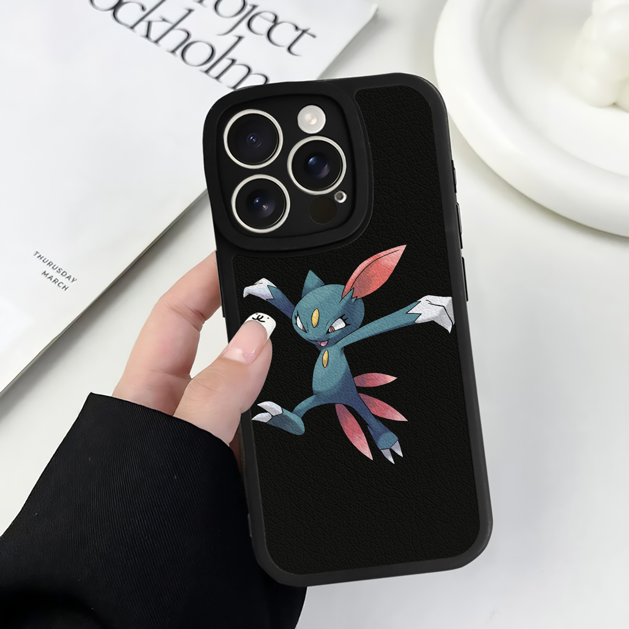 （画像用） ポケットモンスター Pokémon 【iPhone 16シリーズ対応】シリコンスマホケース（レザー調） 材質：シリコン